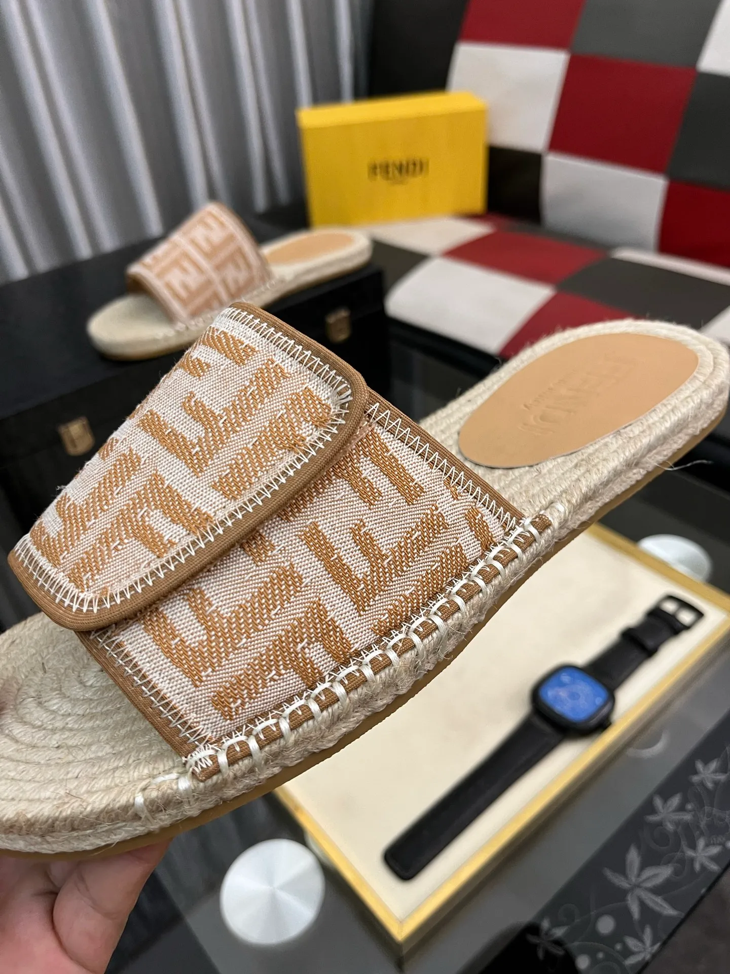 Men's shoes💰320⌚️⌚️[FENDI~Fendi slippers] High-end men's shoes brand official website 1:1 latest masterpiece: original mold customization, fabrics made of imported original materials, upgraded outsole, lighter, top quality in the market, simple and tasteful, a must-have for fashionistas, fashion is at your feet, full of confidence, the same style at the counter👍The season of summer slippers is here. Yardage: 38-44. Can be customized45.46.47